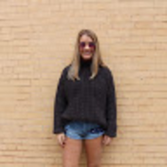 Meet your Posher, Amanda - Picture 1 of 1